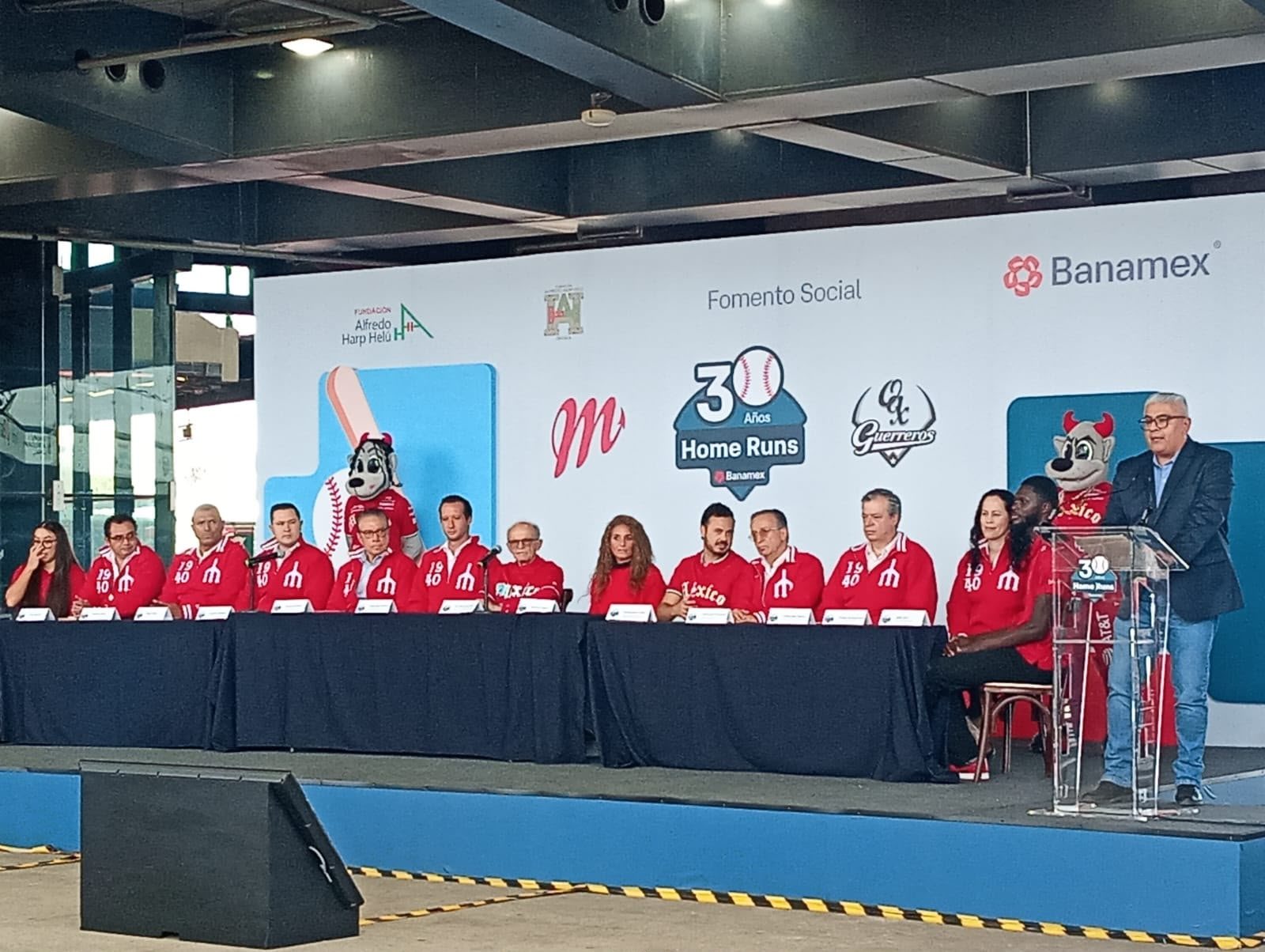 Evento de celebración de los 30 años del programa Home Runs